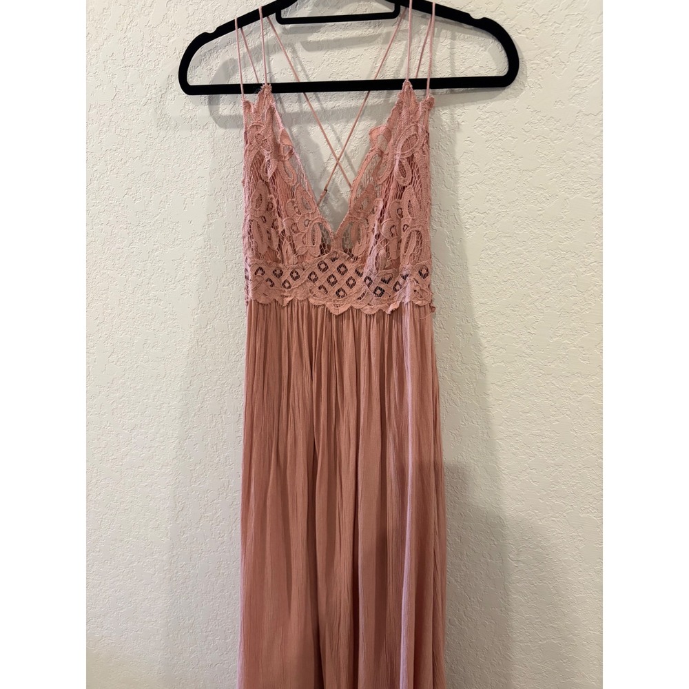 Boho Crochet Lace V-Neck Midi Dress Dusty Rose Pink Ruffle Hem Smocked Back - Picture 2 of 6